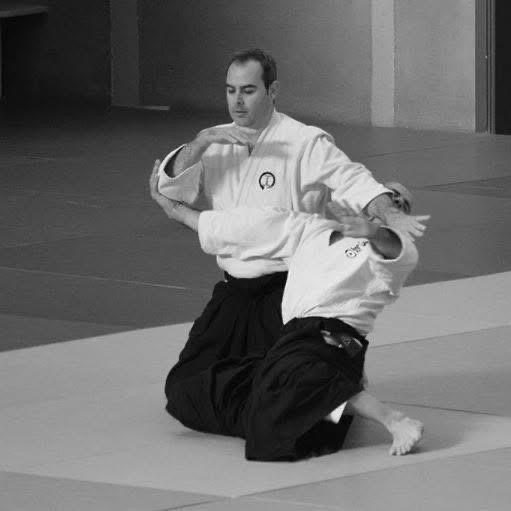Proyección de Aikido en blanco y negro